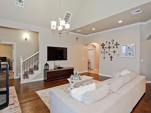 3rd image of 14608 S Broadway Ave
