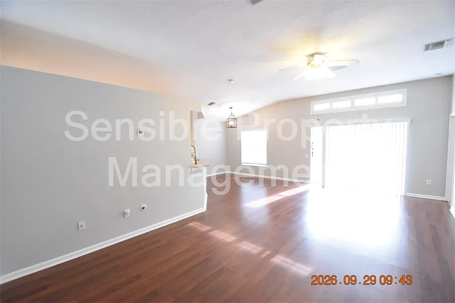 3 bed, 1525 sqft, $2,100 — Photo 4