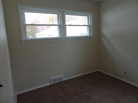4th image of 30715 Royalview Dr