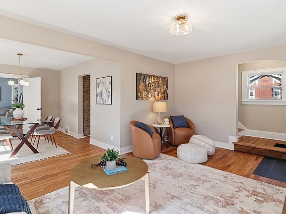 3rd image of 2564 Woodmere Ave
