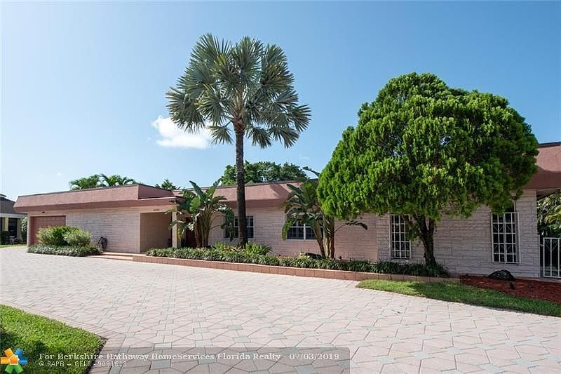 Welcome home to Jacaranda Country Club!