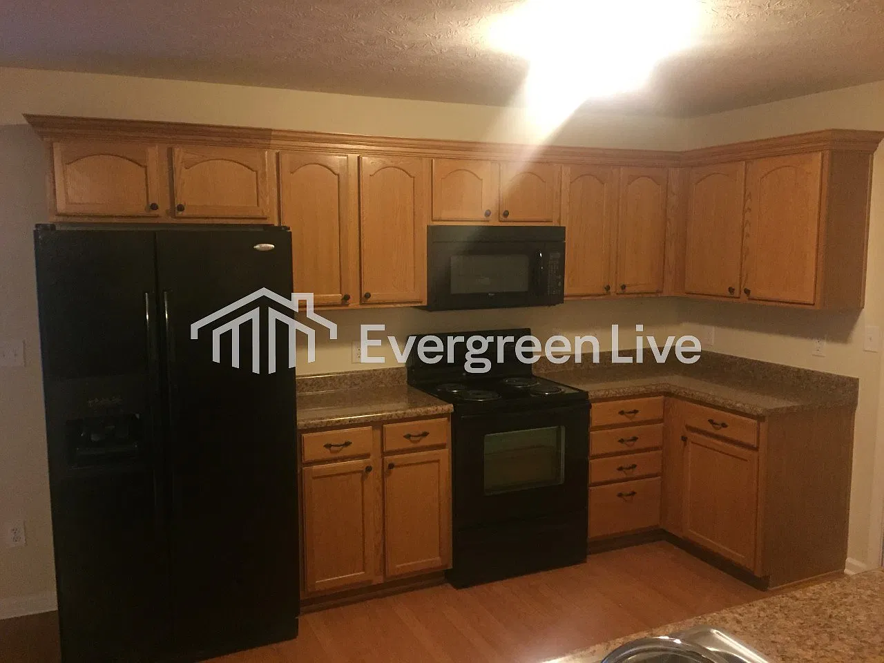 3 bed, 2.5 bath, 1614 sqft, $1,645 — Photo 2