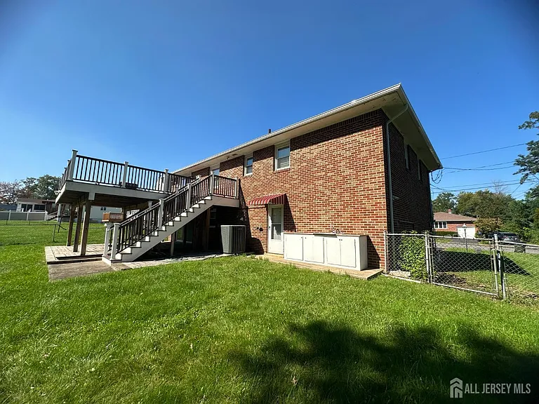 9 Holly Rd — Photo 4