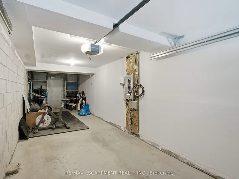 383 Dundas St E #49 — Photo 35