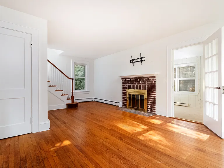 31 Hillandale Rd — Photo 8