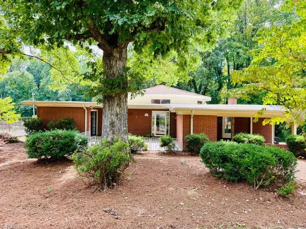 1031 Country Ln, Winston Salem, NC 27107