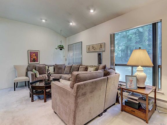 5th image of 76 Lee Ct W