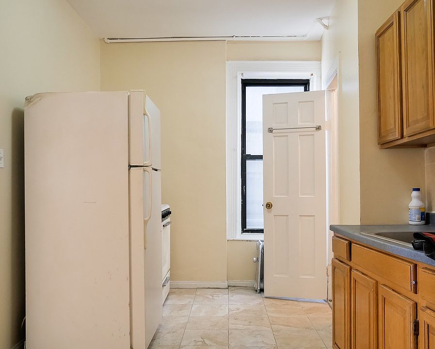 1st image of 378 Montgomery St APT 4