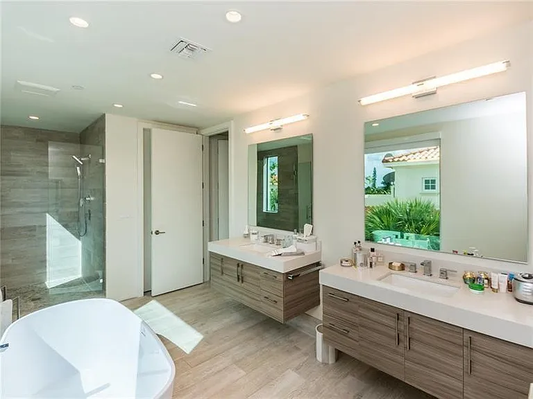 240 Shore Ct — Photo 24