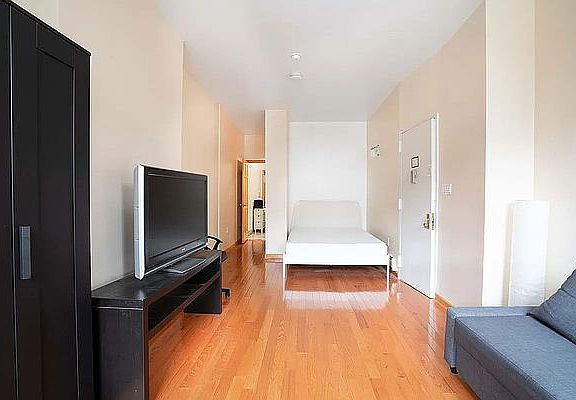 3rd image of 308 Suydam St #2G