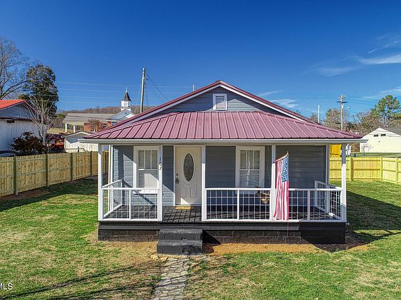 3rd image of 107 Hendricks St