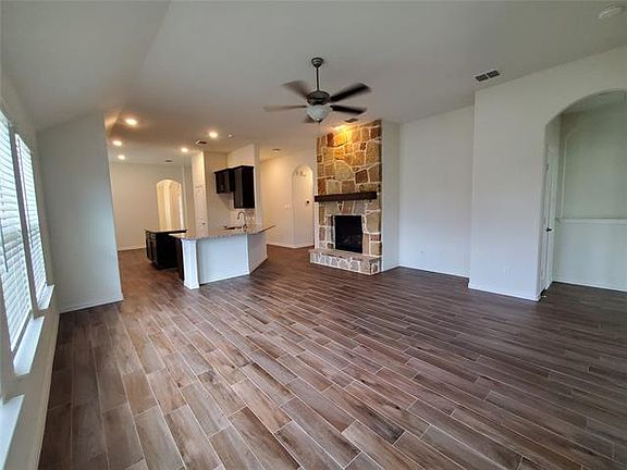 5th image of 913 Black Hawk Dr