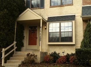 521 Bassett Ln, Norristown, PA 19403