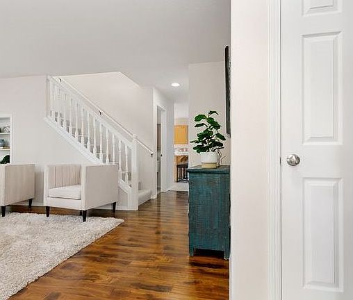 3rd image of 2353 NE 12th Ave