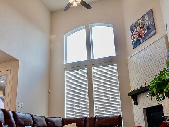 3rd image of 1725 Friendship Ln