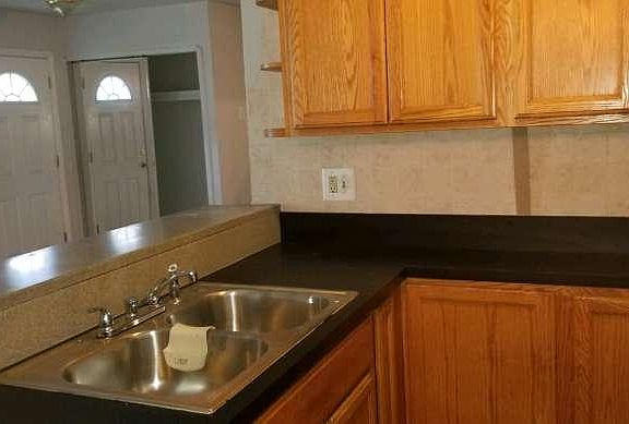 4th image of 35503 Townley Dr