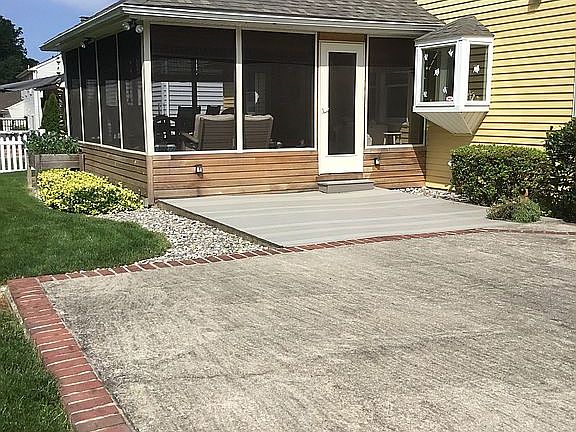Screened-in Porch
