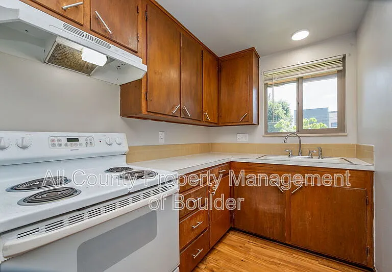 1353 Coffman St #12 — Photo 6