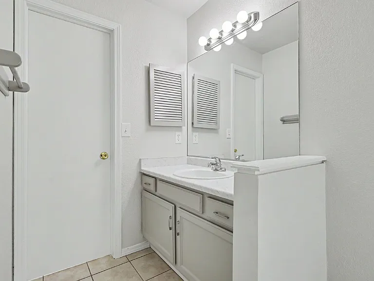 1430 Tamarisk Dr — Photo 14