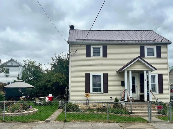 9 Feeder Ave, Lewistown, PA 17044