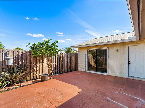 5th image of 3581 SE Cobia Way