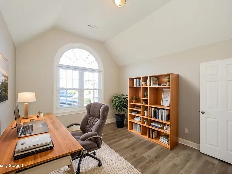 385 Fairway Ct — Photo 17
