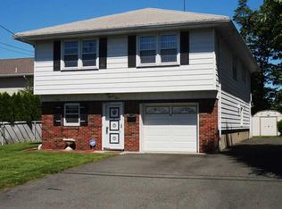 29 Wood St, Hasbrouck Heights, NJ 07604