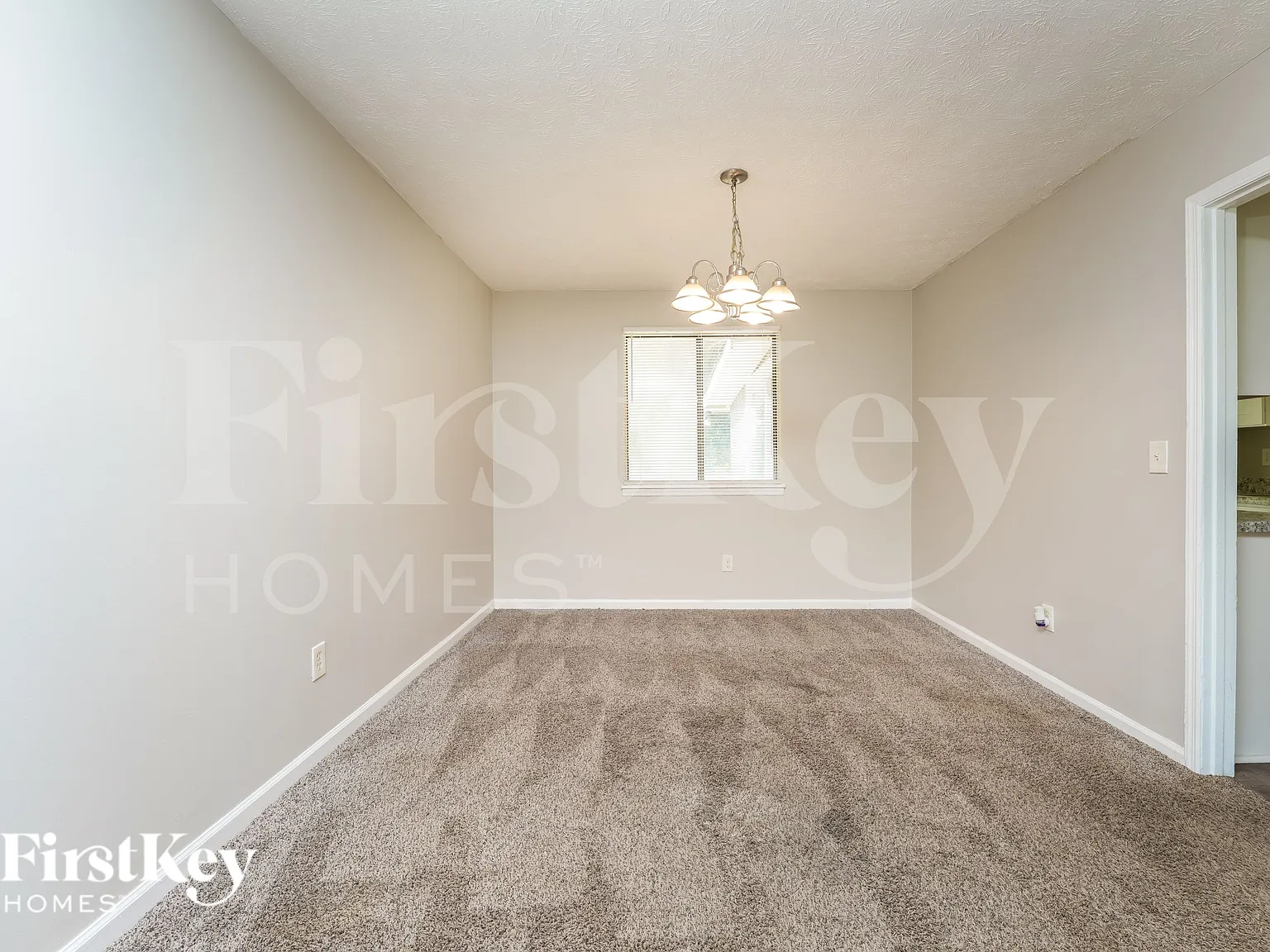 4 bed, 2.5 bath, 2040 sqft, $2,195 — Photo 3
