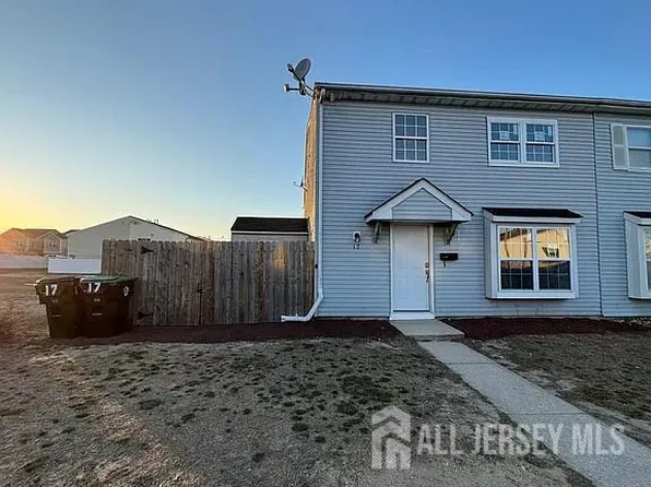 17 Lennox Ct, Sicklerville, NJ 08081