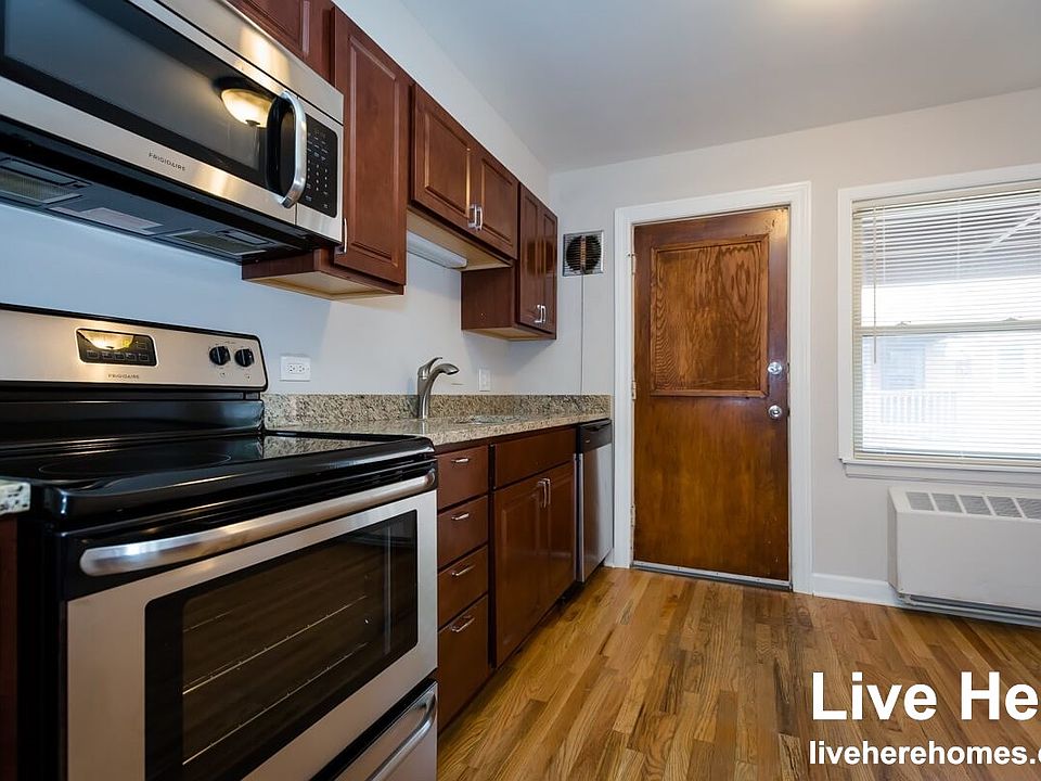 1st image of 2112 W Foster Ave APT 1S