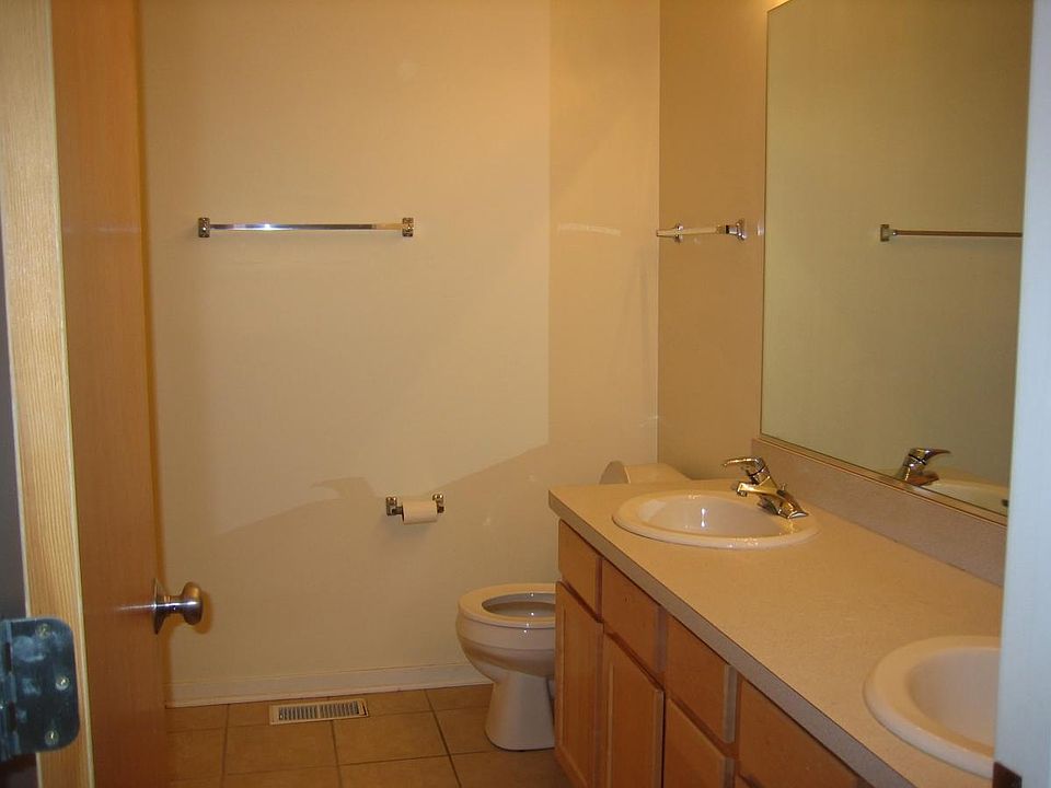2nd image of 3522 W Belmont Ave #B
