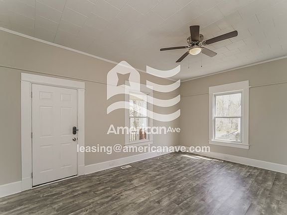 17911_003_living_room_13657245.jpg