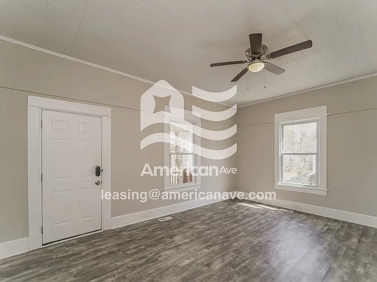 17911_003_living_room_13657245.jpg