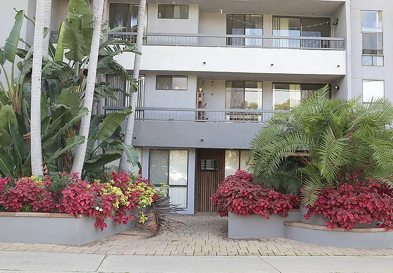 Marathon Apartments — Photo 2