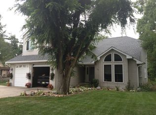 24 Lake Metonga Trl, Grant Park, IL 60940
