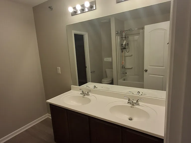 2137 Belmont Cir — Photo 12