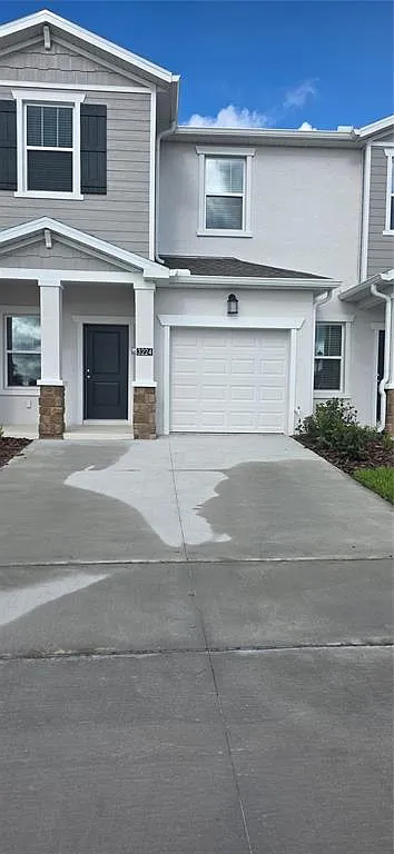 3 bed, 2.5 bath, 1834 sqft, $2,400 — Photo 1