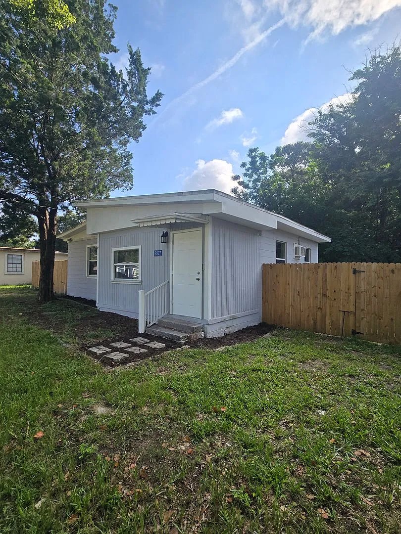Fully Fenced Home in the Southside of Jacksonville — Photo 2