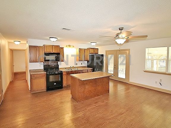3rd image of 112 Trailwood Rd