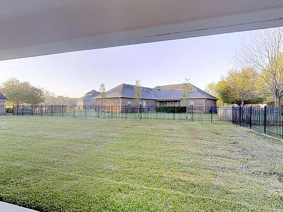 3rd image of 704 Pintail Ln