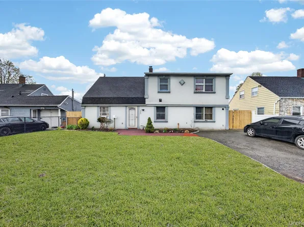 682 Lowell Street, Westbury, NY 11590