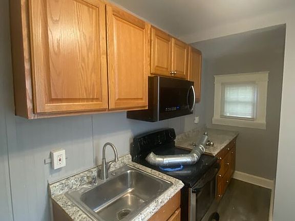 4th image of 707 Denison St