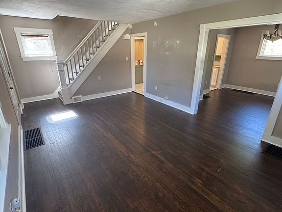 4th image of 249 Elwyn Ave