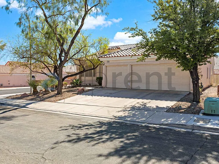 1158 Mirage Lake St — Photo 3