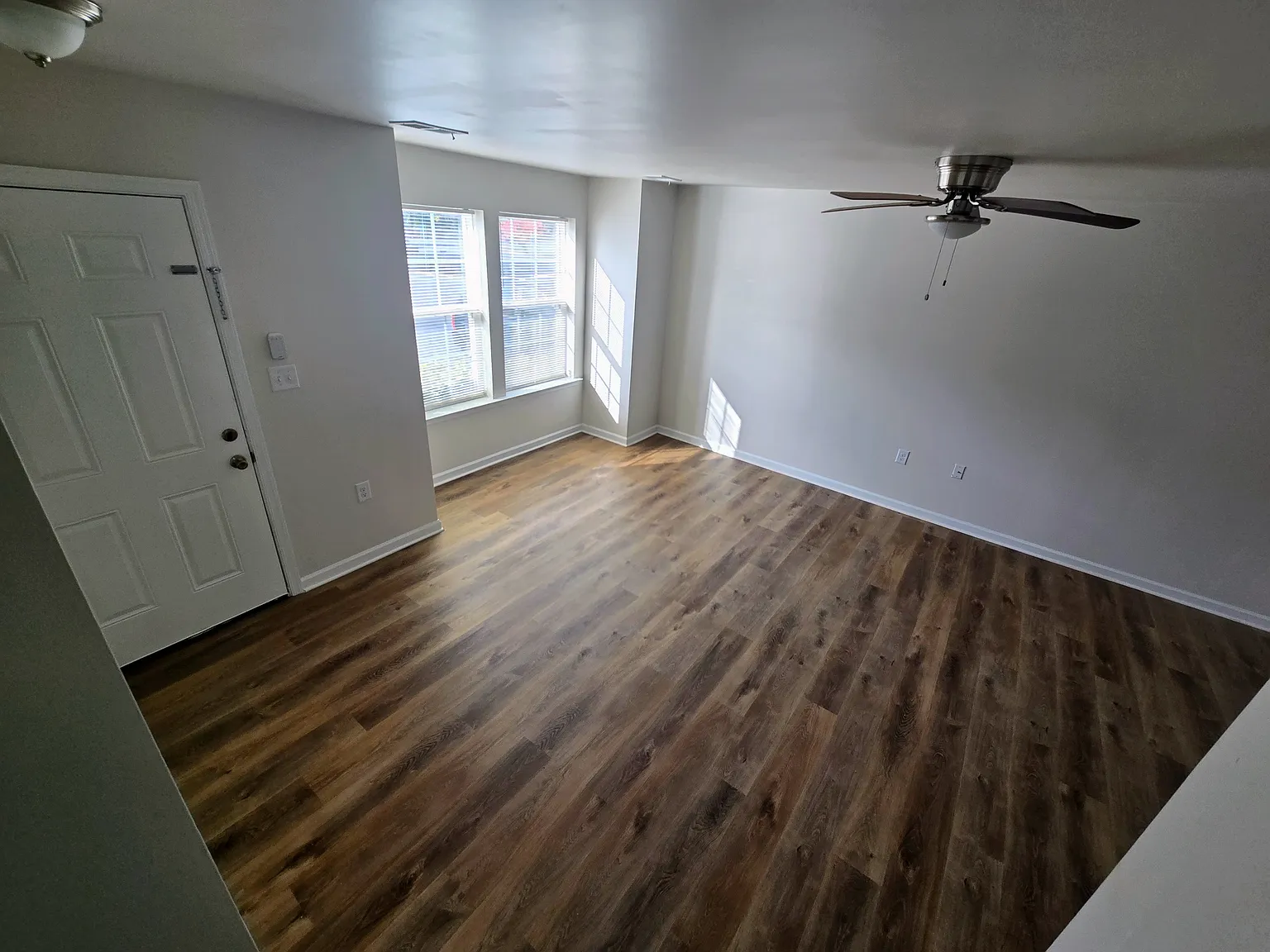 3 bed, 2.5 bath, 1520 sqft, $1,850 — Photo 3