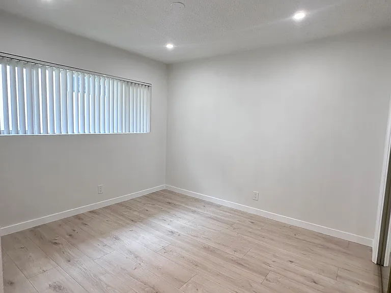 918 E Acacia Ave #K — Photo 10