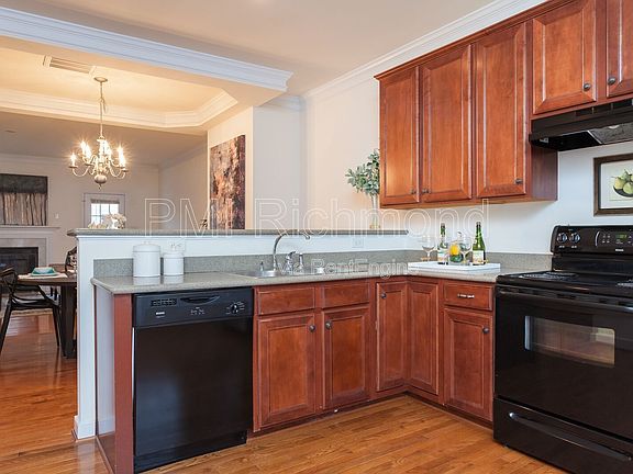 4th image of 6909 Stratford Townes Way