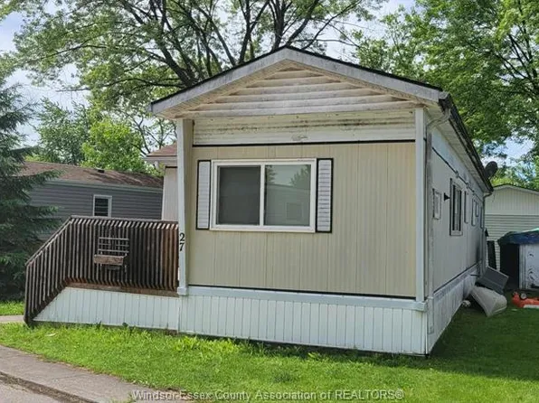 27 Lavindale St, Lakeshore, ON N8N 2T7