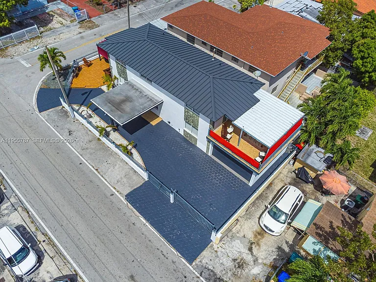 901 NW 22nd Pl — Photo 31