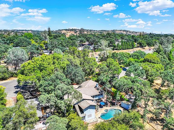 5th image of 2588 King Edward Court